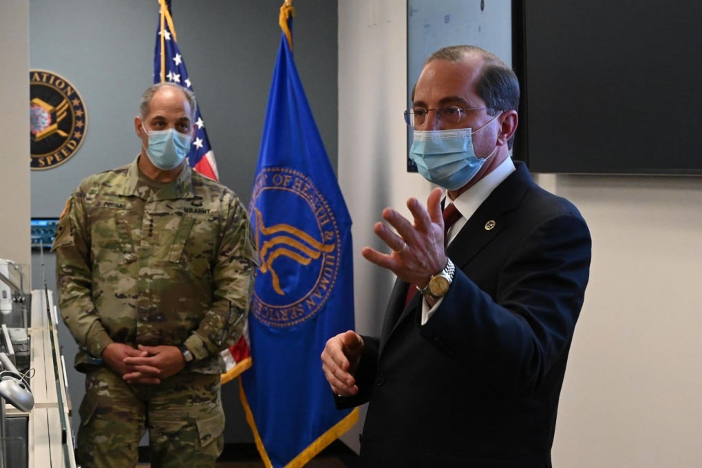 General Gus Perna, left, and Health and Human Services Secretary Alex Azar visit the Operation Warp Speed Vaccine Operation Center in Washington, DC. Photo: US Department of Health and Human Services / AFP