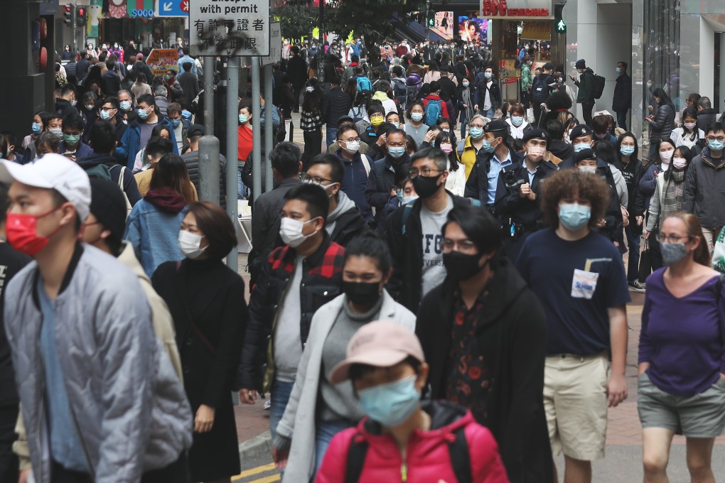 Covid-19 infection rates are up but crowds unabated as Hong Kong heads towards the Christmas holiday. Photo: Xiaomei Chen