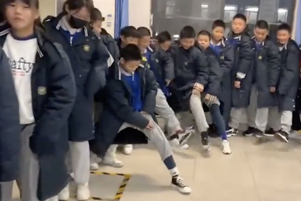 Although young people in China think long johns are “old-fashioned”, a teacher’s video for her students on wearing them properly in the winter has gone viral. Photo: Sohu