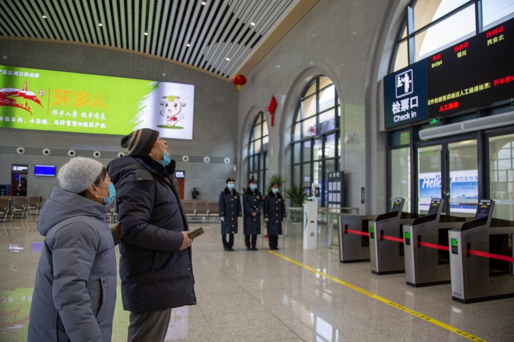 Passengers look at train information at Huanxian Station, in northwest China's Gansu Province on December 26, 2020. Qunar.com says for the 2021 New Year-Lunar New Year period, more travellers seek a destination within an hour from home. Photo: Xinhua