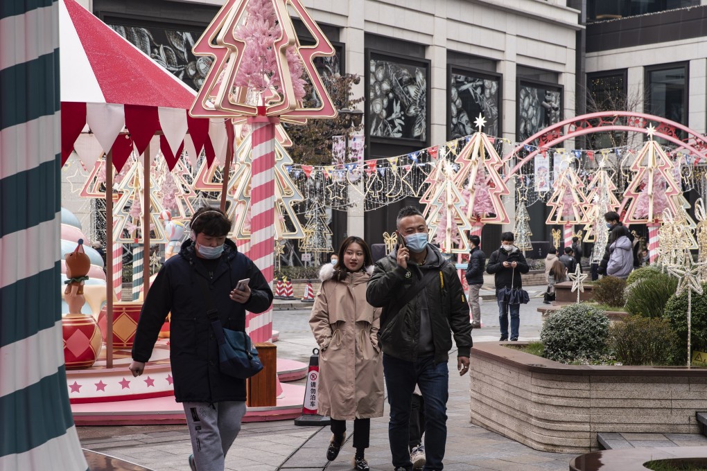 Shoppers walk through a festive market in Shanghai on December 19, 2020. Photo: Bloomberg