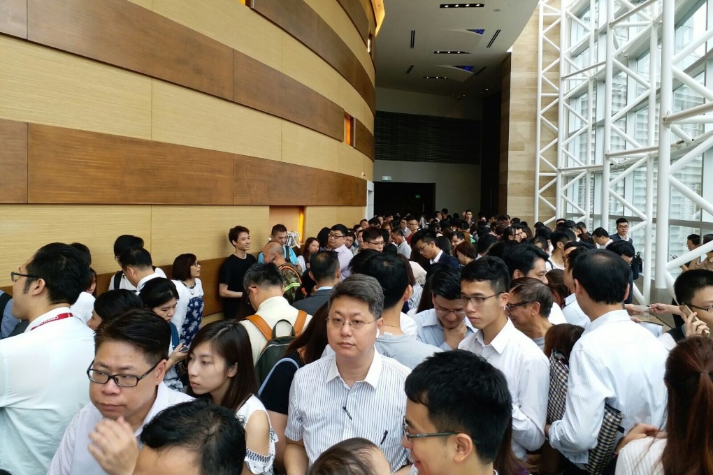 More than 1,000 home buyers queued for the chance to get their hands on four apartments at Chinachem’s Parc City on September 5, 2017. Photo: Peggy Sito