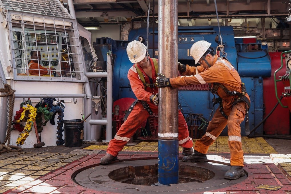 Employees of a joint Vietnam-Japan deepwater drilling platform in the South China Sea off the coast of Vung Tau, Vietnam. Photo: Reuters