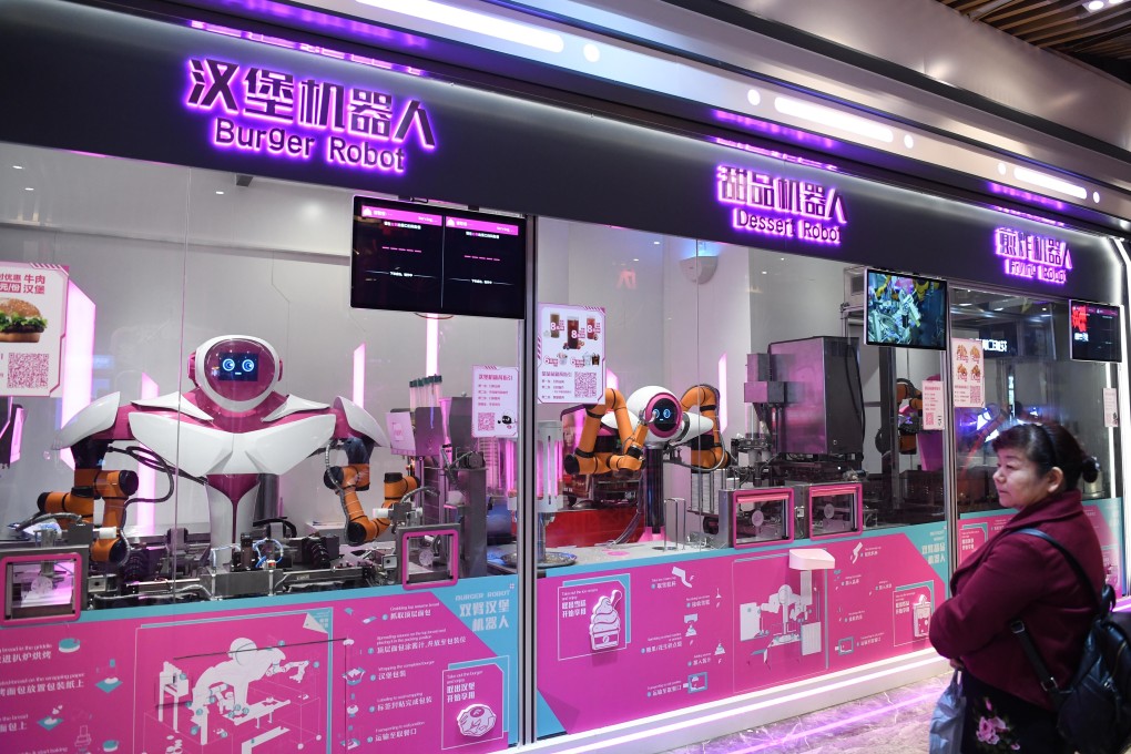 Photo taken on Jan. 15, 2020 shows a burger robot, dessert robot and frying robot serving at a smart restaurant in Guangzhou, Guangdong Province. Photo: Xinhua