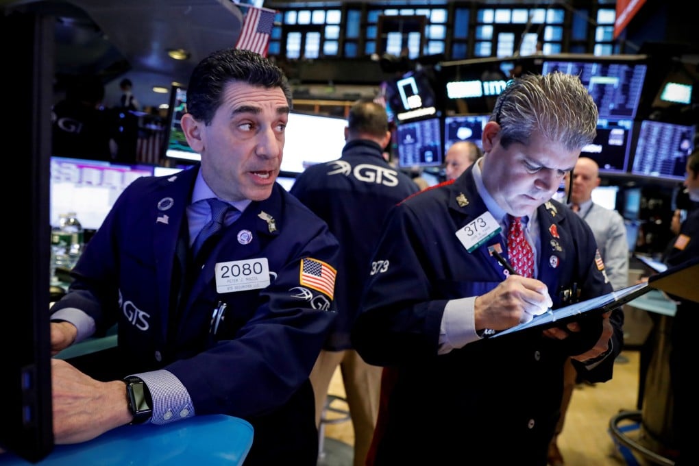 Traders work on the floor at the New York Stock Exchange (NYSE) in New York on January 21, 2020. Photo: Reuters