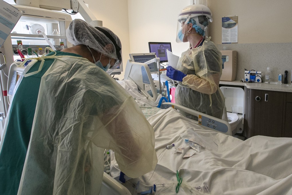 A nurse and respiratory therapist attend to a coronavirus patient at a medical centre in California last month. Photo: Irfan Khan/Los Angeles Times/TNS