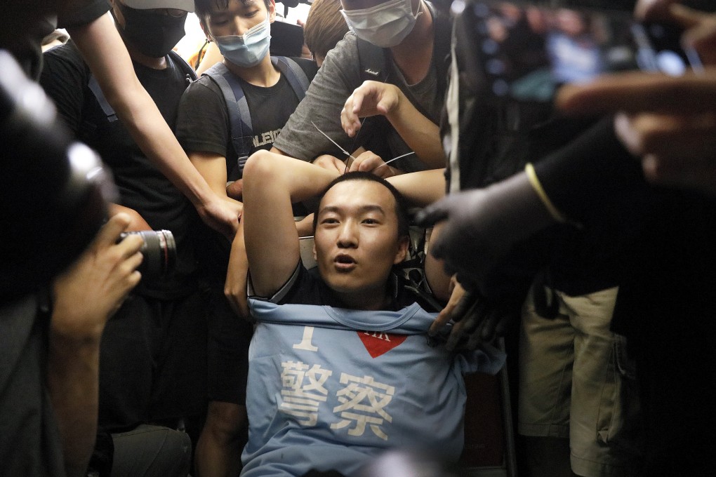 Angry Hong Kong protesters surround mainland journalist Fu Guohao at the airport in 2019. Photo: AP