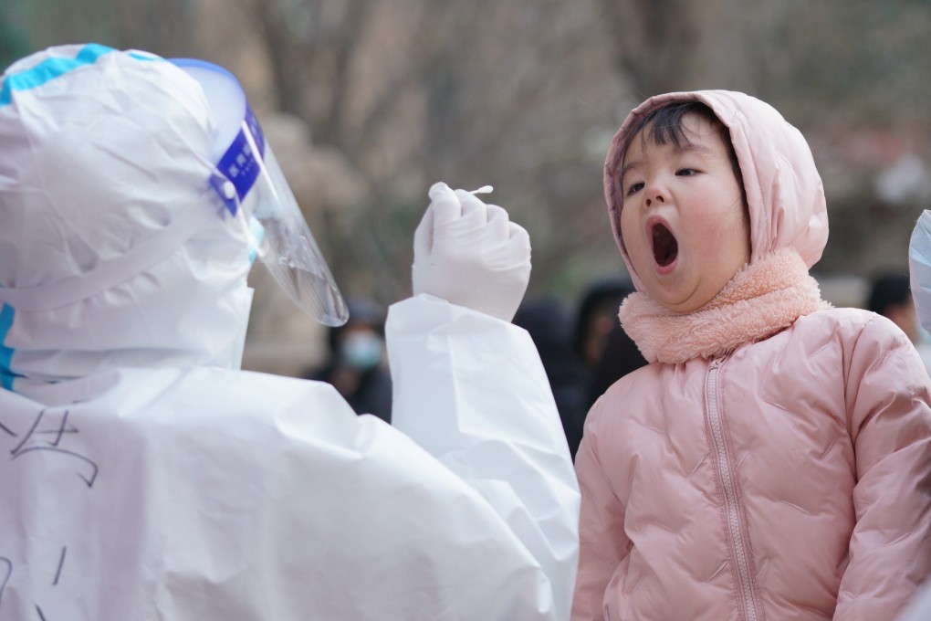 A medical worker collects a swab sample from a child in Shijiazhuang, capital of north China's Hebei province. Photo: Xinhua