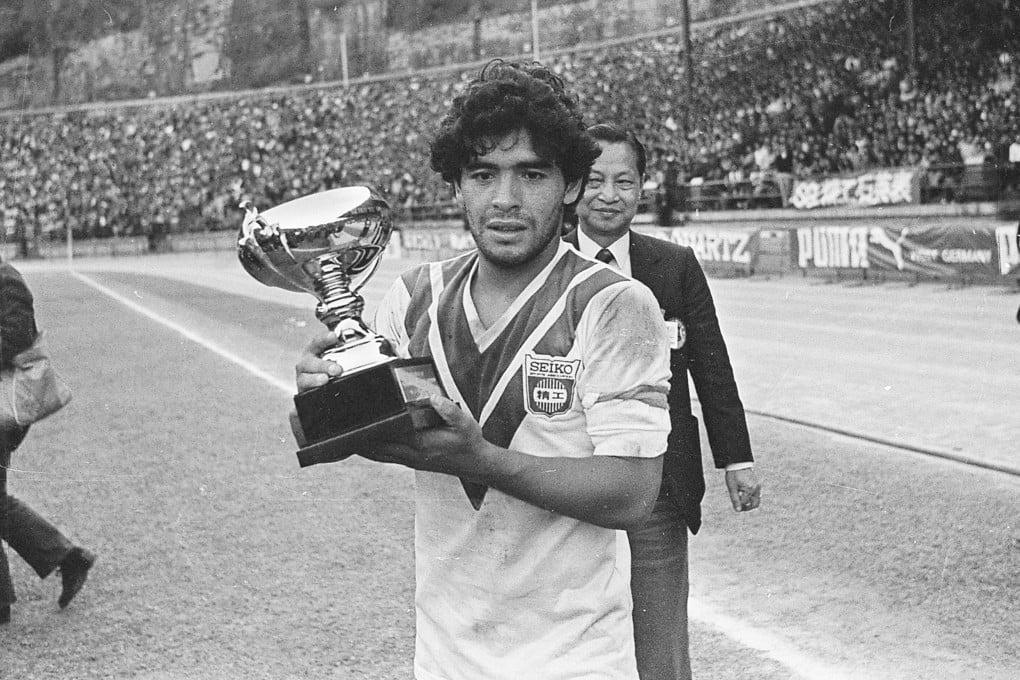 Argentina's soccer superstar Diego Maradona, clad in a jersey of Hong Kong side Seiko, holds the trophy after his Boca Juniors team won 2-0 at Hong Kong Stadium on January 10, 1982. Photo: Martin Chan