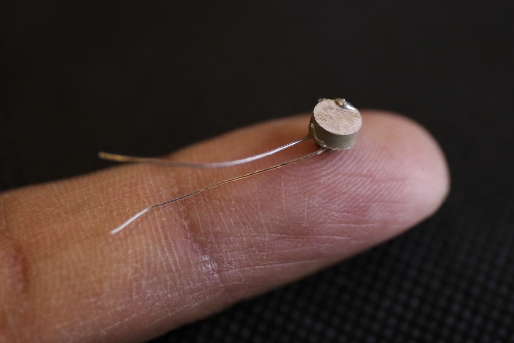 A tiny neurostimulator developed by Polytechnic University researchers could help patients with spinal injuries avoid invasive surgeries. Photo: K. Y. Cheng