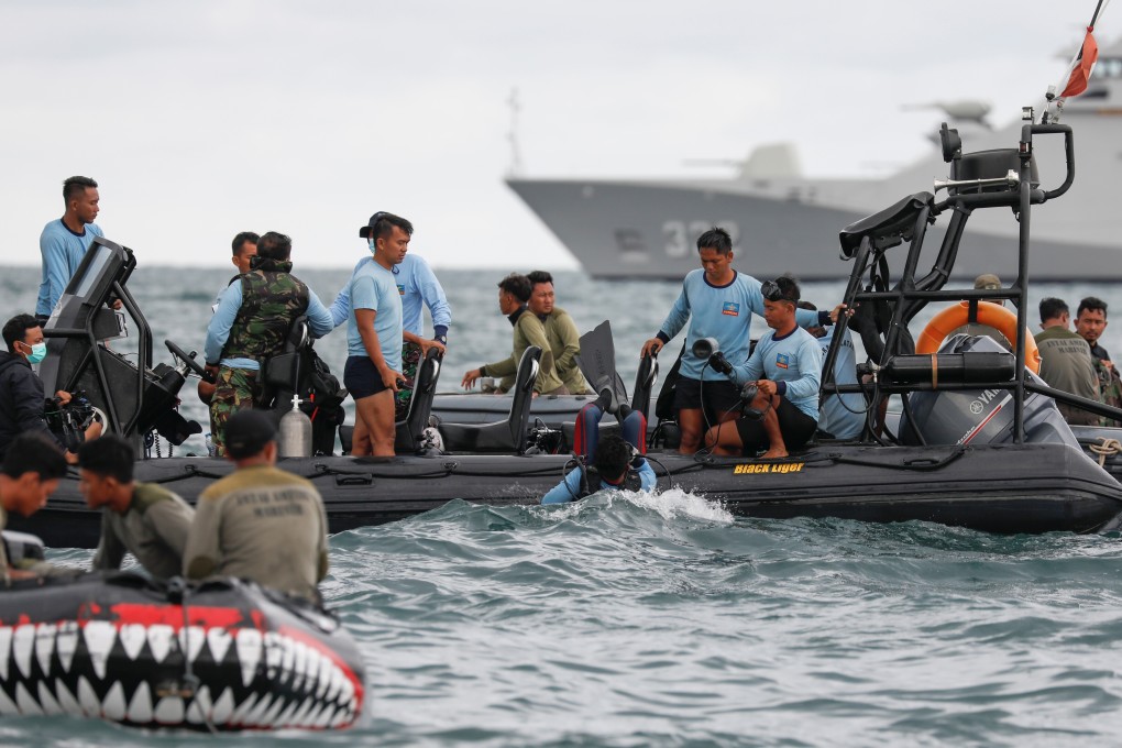 A search and rescue operation takes place off the Jakarta coast on January 12, 2021. Photo: Reuters