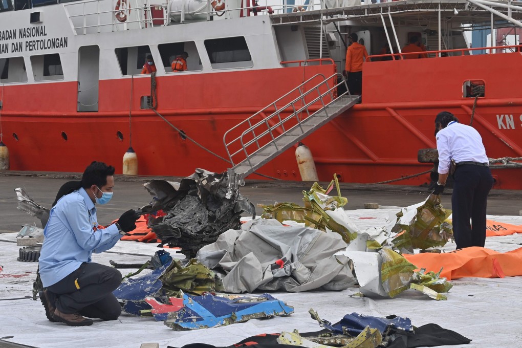 Indonesia officials inspect wreckage from Sriwijaya Air flight SJ182 at Tanjung Priok port, north of Jakarta. Photo: AFP