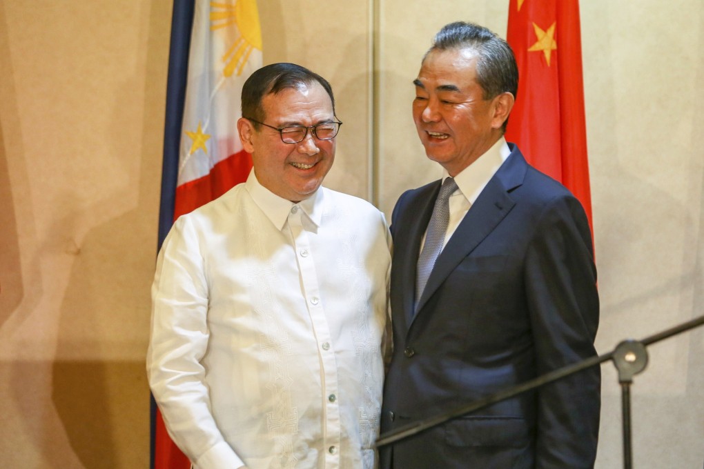 Chinese Foreign Minister Wang Yi (right) and Philippine Foreign Secretary Teodoro Locsin Jnr (pictured together in 2018) are set to meet on Friday n Manila. Photo: AP