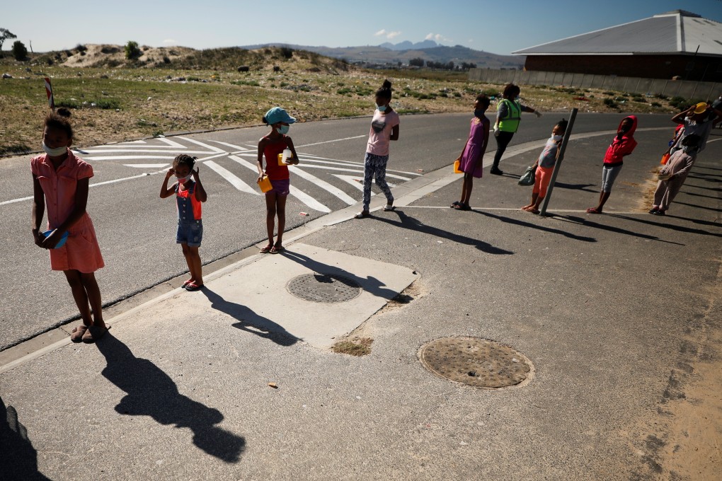 Children queue for food at a school feeding scheme during a coronavirus lockdown in Blue Downs, a town near Cape Town, South Africa, on May 4, 2020. Photo: Reuters