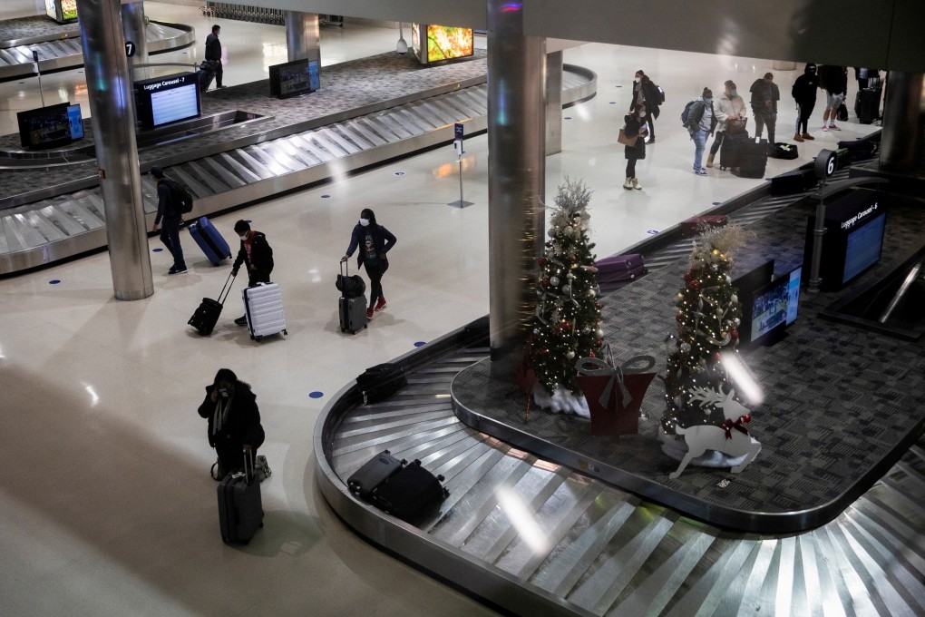 Travellers claim their baggage at Detroit Metropolitan Wayne County Airport in Michigan, US. Photo: Reuters