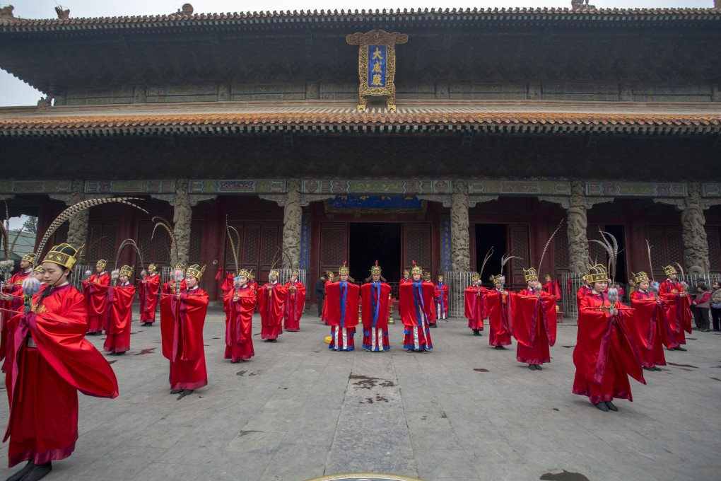 Ritual personnel perform a traditional dance in the everyday sacrifice ritual for Confucius in front of Dacheng Hall. Photo: Getty Images