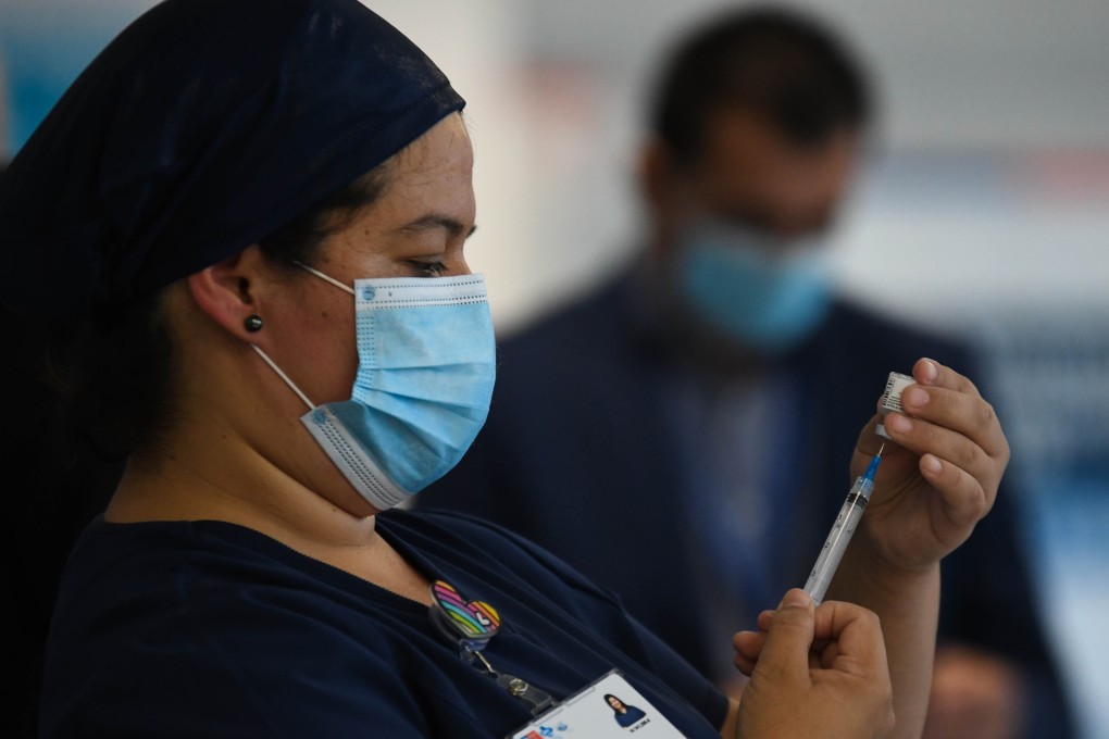 A nurse prepares a Pfizer-BioNTech Coronavirus vaccine dose during the vaccination campaign for the medical staff. Photo: DPA