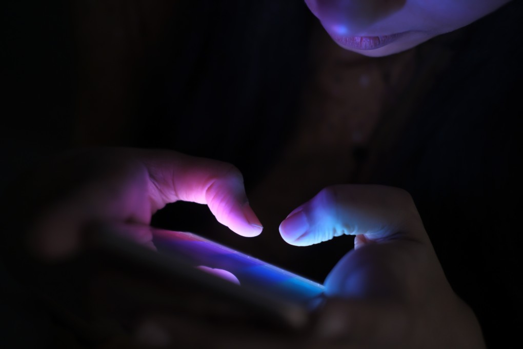 Research shows that blue light from our devices could suppress the production of melatonin, a hormone that plays a critical role in inducing sleep. Photo: Getty Images/EyeEm
