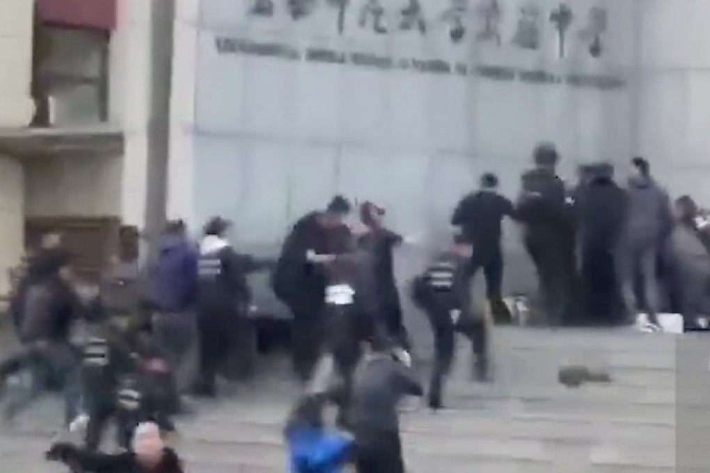 Police respond to an attack at a middle school in Kunming on Friday. Photo: Weibo