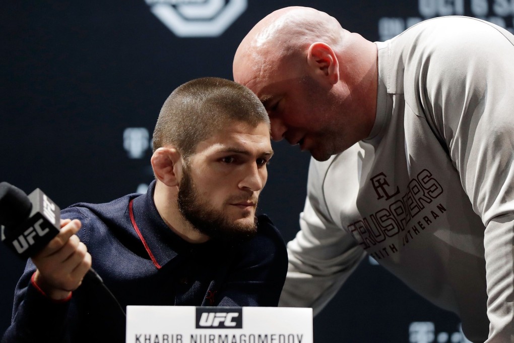 UFC president Dana White speaks with lightweight champion Khabib Nurmagomedov during a press conference for UFC 229. Photo: AFP