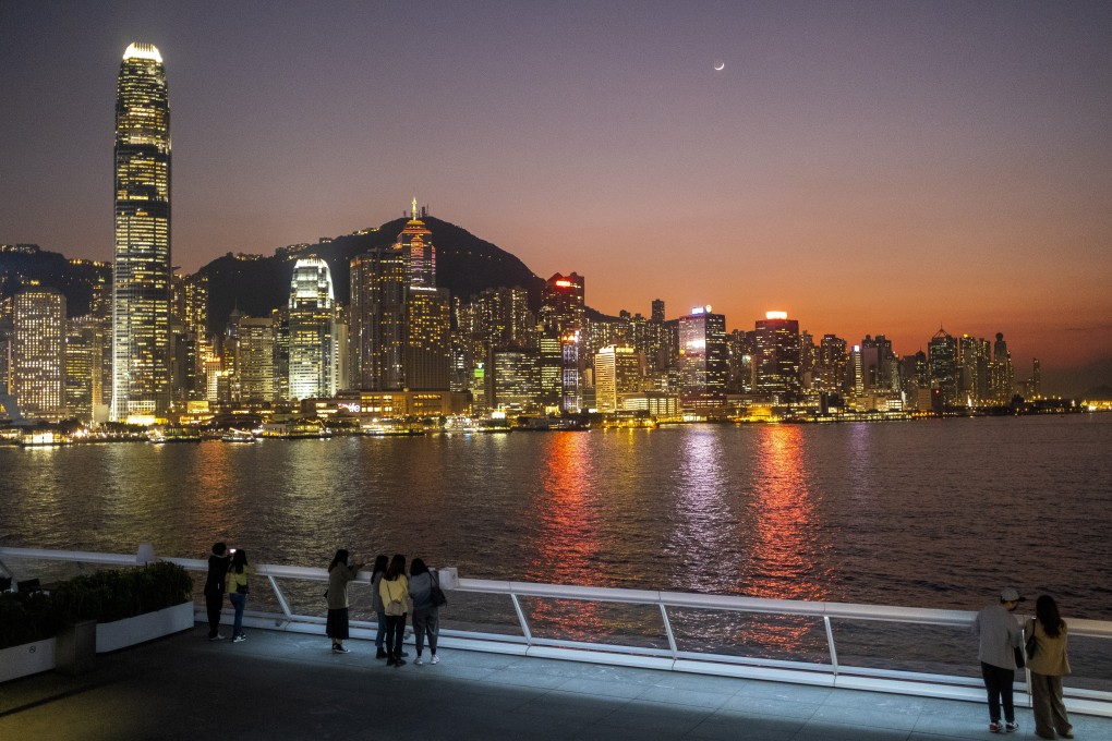 People enjoy a view of the Hong Kong skyline at sunset from Ocean Terminal in Tsim Sha Tsui on January 15. Photo: Sun Yeung