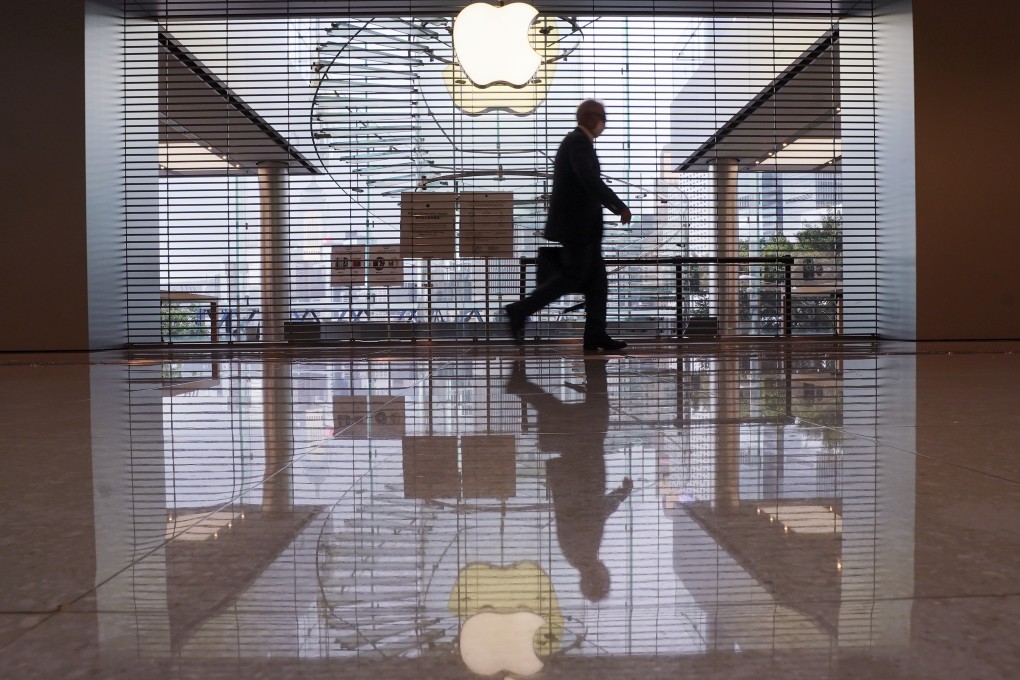 Apple's store at the IFC shopping mall in Hong Kong is closed after a visitor was diagnosed with coronavirus. 14OCT20. Photo: SCMP / Felix Wong