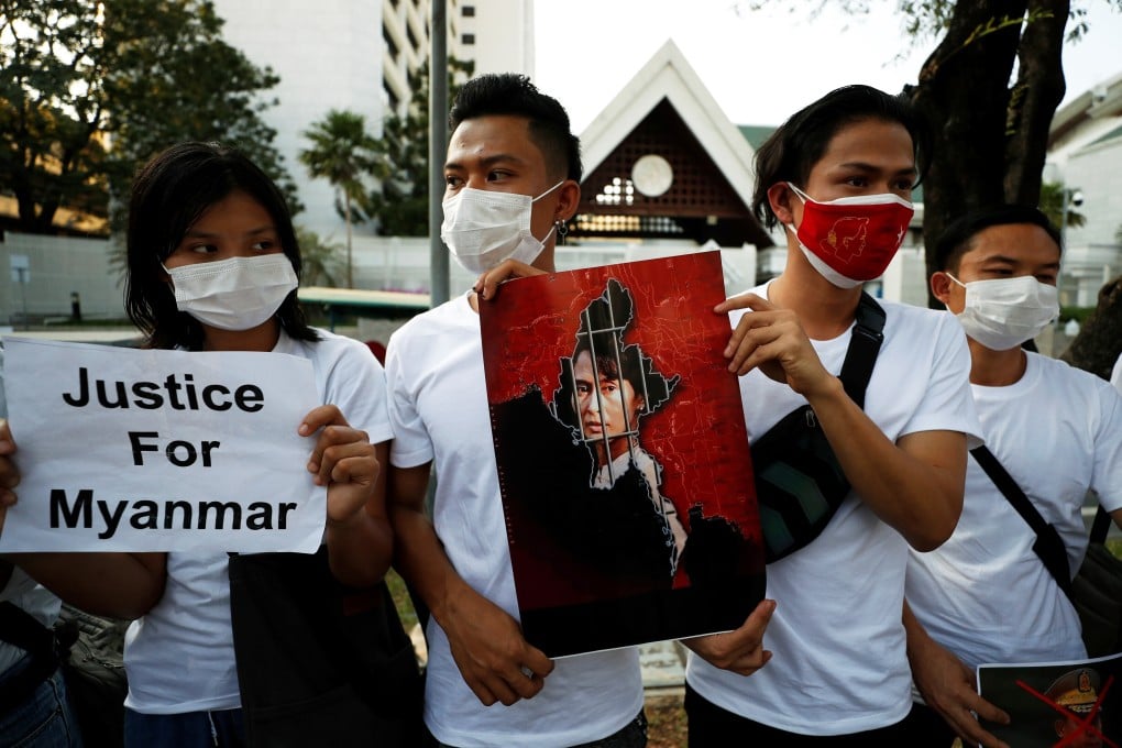 Myanmar citizens hold up a picture of leader Aung San Suu Kyi outside the United Nations venue in Bangkok on February 2, 2021. Photo: Reuters