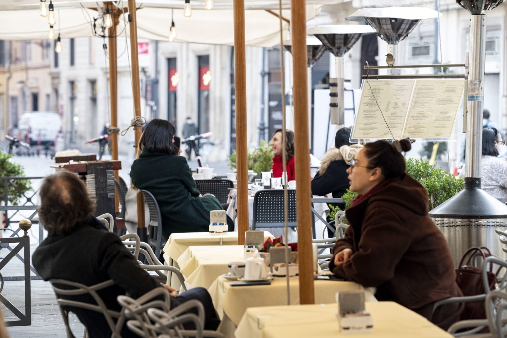 As Italy eases Covid-19 restrictions, bars, restaurants and pizzerias have reopened for table or counter service in 15 out of 20 regions. Photo: EPA-EFE/Massimo Percossi