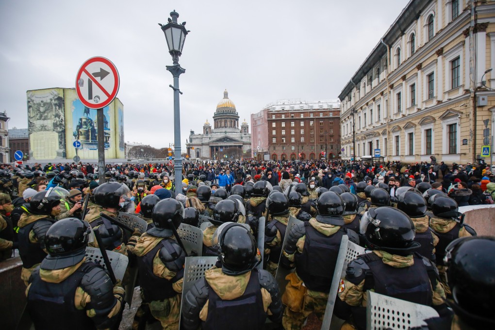 Russian soldiers block the street during a demonstration in St Petersburg on January 31 against the detention of Russian opposition leader Alexei Navalny. Navalny was detained upon his arrival in Moscow last month after receiving treatment in Germany following a near-fatal assassination attempt. Photo: DPA