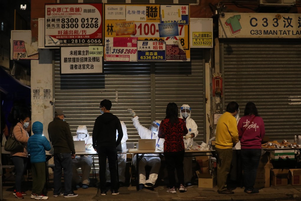 Residents of a part of Yau Ma Tei that was locked down talk to health care staff on January 26. Photo: Sam Tsang