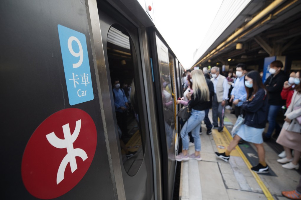 A crowded platform at Tai Wai station on the East Rail Line on February 8, the first weekday of service of MTR’s new nine-carriage trains, which were rolled out the previous Saturday. Photo: Handout