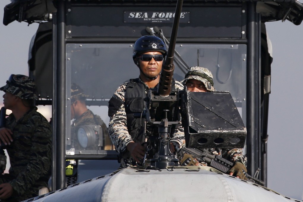 Members of Philippine Navy on patrol in Manila Bay. Photo: Reuters