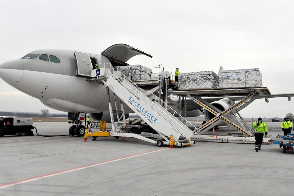 Workers in Hungary unload cargo from a plane that transported the first doses of the Chinese Sinopharm vaccine on February 16. Photo: AFP