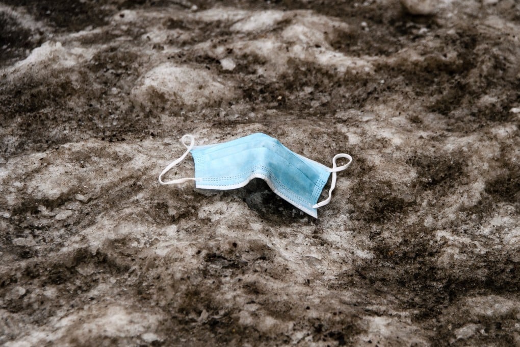 A discarded face mask lays on dirty snow in Berlin, Germany. Photo: EPA