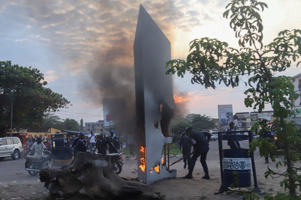 Residents on Wednesday set fire to mysterious monolith that appeared in Kinshasa, in the Democratic Republic of Congo. Photo: Reuters