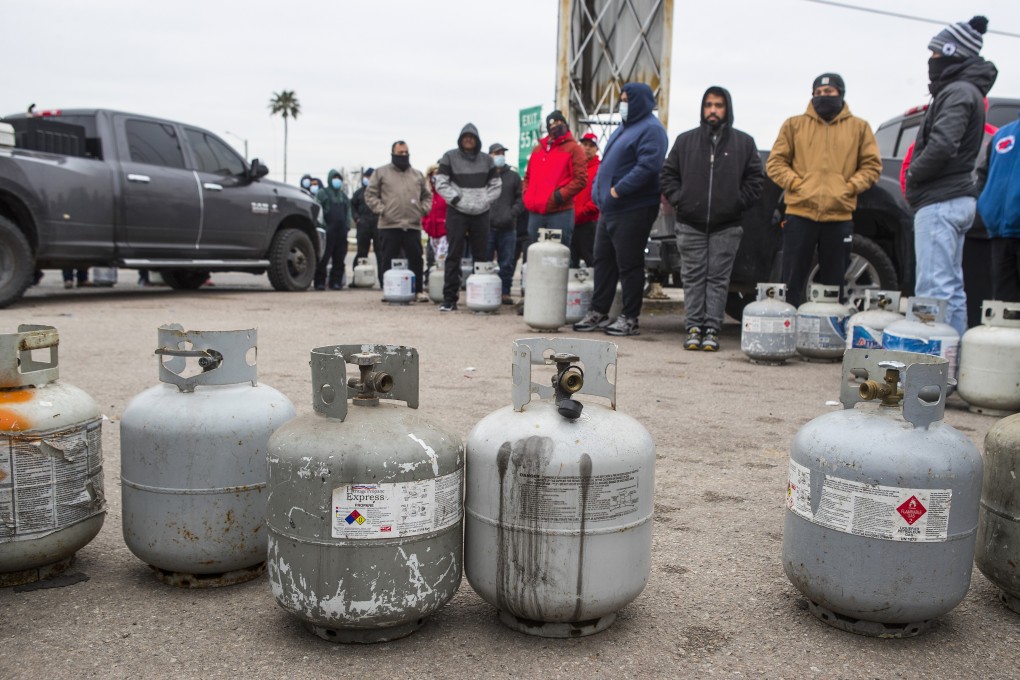 People line up to fill empty propane tanks in Houston, Texas amid the US state’s electricity crisis in extreme freezing weather. Photo: AP
