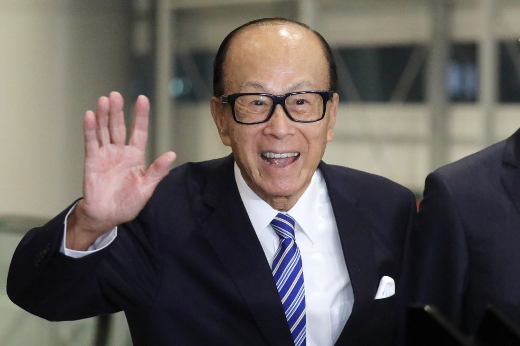 Li Ka-shing with his son Victor Li Tzar-kuoi. Li was back on top as Hong Kong’s richest man in the latest Forbes list. Photo: Dickson Lee