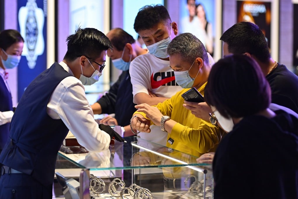 The official non-manufacturing purchasing managers’ index (PMI), which measures sentiment in the service and construction sectors, fell to 51.4 in February from 52.4 in January. Photo: Xinhua