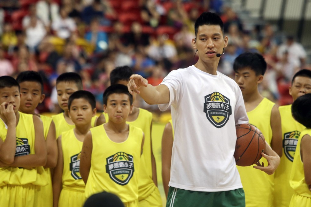 Jeremy Lin talks to young Taiwanese players during a basketball clinic in Taipei, Taiwan in July, 2019. Photo: AP