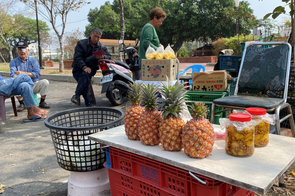 Farmers sell pineapples at a stall by the road in Kaohsiung, Taiwan, on February 27, 2021. Photo: Reuters