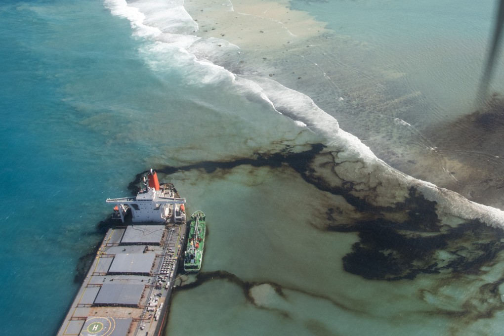 Oil leaking from the MV Wakashio, a Japanese oil tanker that ran aground off the south-east coast of Mauritius in August 2020. Photo: DPA