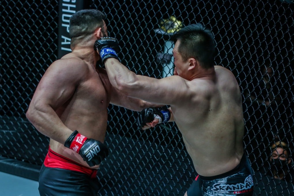 Kang Ji-won lands with a huge left hook that knocks out Amir Aliakbari. Photos: ONE Championship