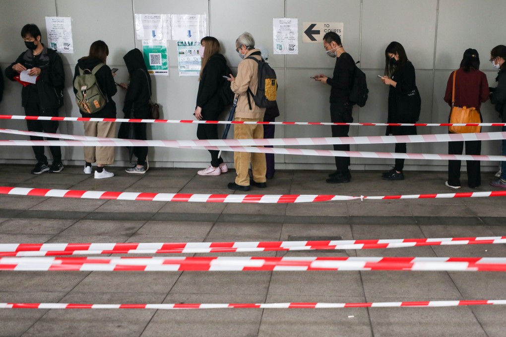 People wait for standby admission tickets outside the High Court in Admiralty before Saturday’s appeal hearing. Photo: Xiaomei Chen