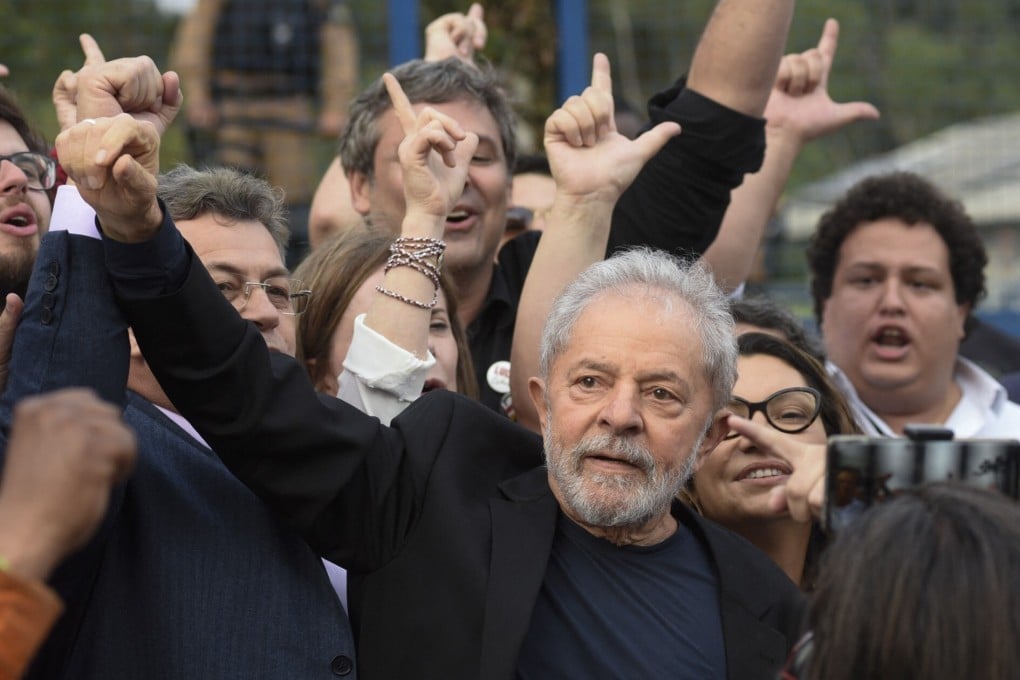 Former Brazilian president Luiz Inacio Lula da Silva gestures as he leaves the Federal Police Headquarters, where he was serving a sentence for corruption and money laundering, in Curitiba, Parana State, in November 2019. Photo: AFP