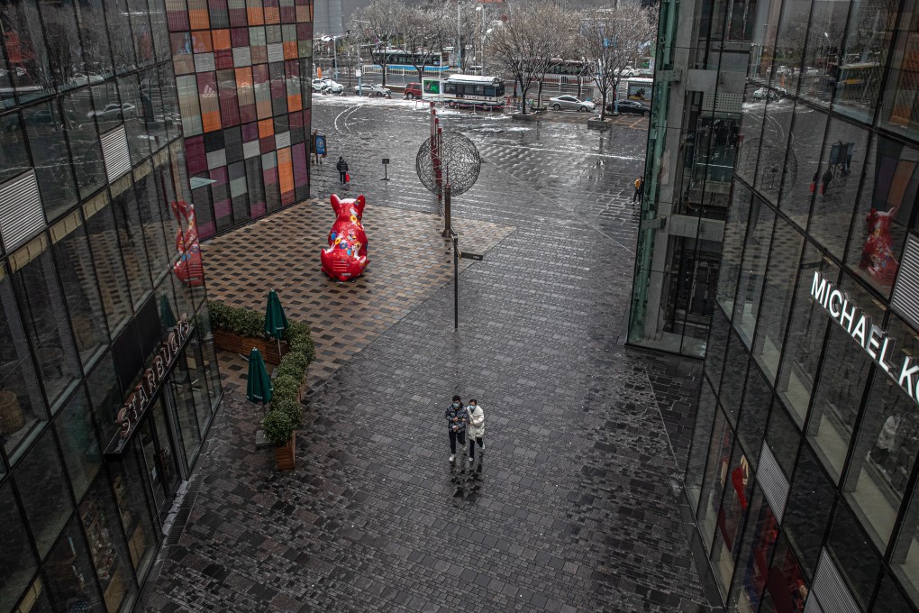 Chinese state media say at least 3 million shops and restaurants in China were forced to close or had their licenses revoked in the first 11 months of last year. Photo: EPA-EFE