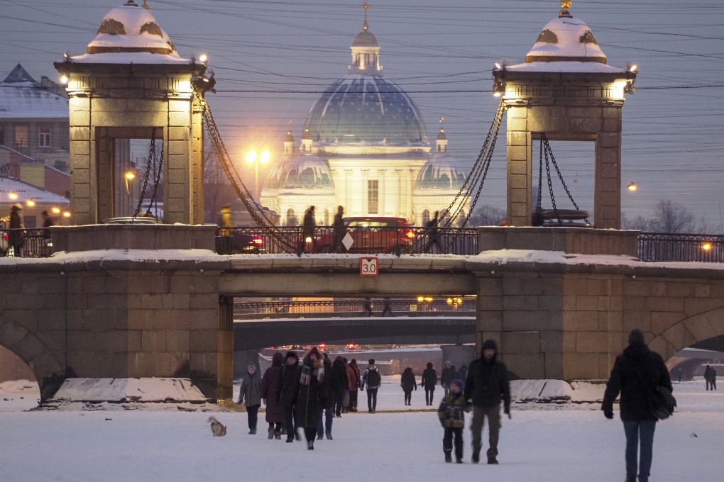 People walk along the frozen Fontanka River in St Petersburg. Four in 10 Russians surveyed said they saw China as the country’s closest friend. Photo: AP