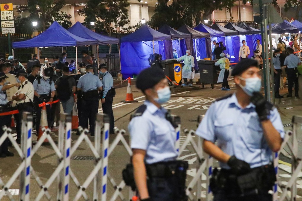 Police cordon off Robinson Place in Mid-Levels on Saturday night for an overnight lockdown. Photo: Edmond So
