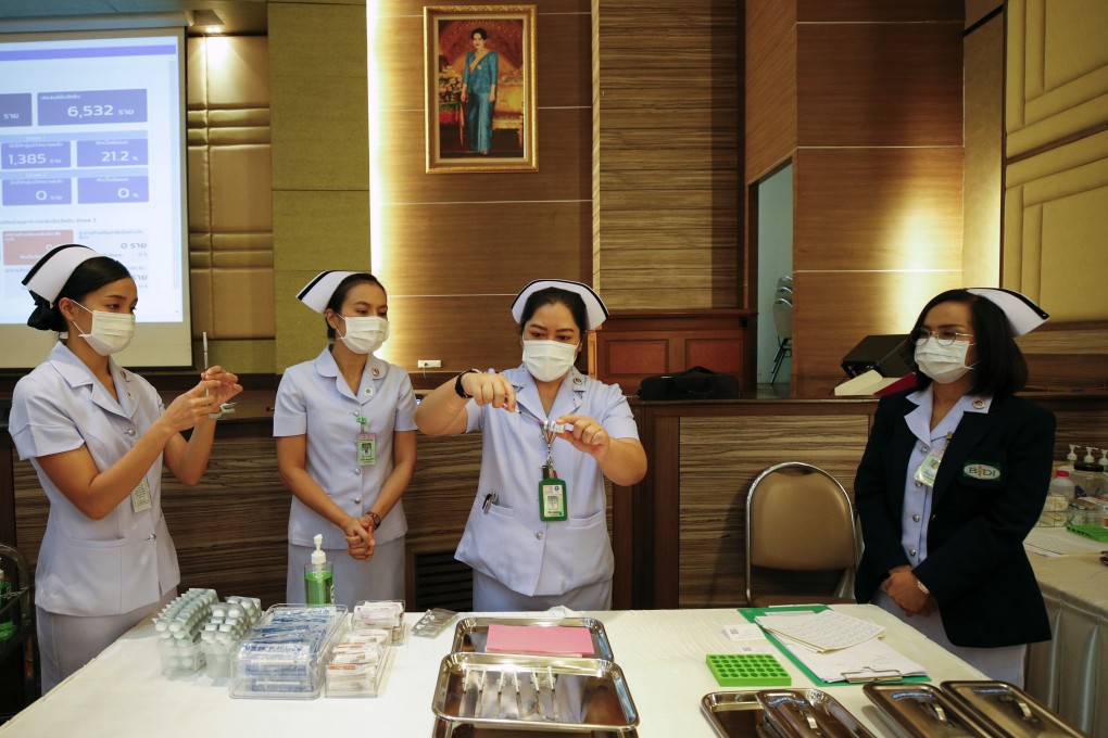 Nurses prepare doses of the AstraZeneca Covid-19 vaccine at the Bamrasnaradura Infectious Diseases Institute in Nonthaburi, Thailand, on March 12. Photo: EPA-EFE