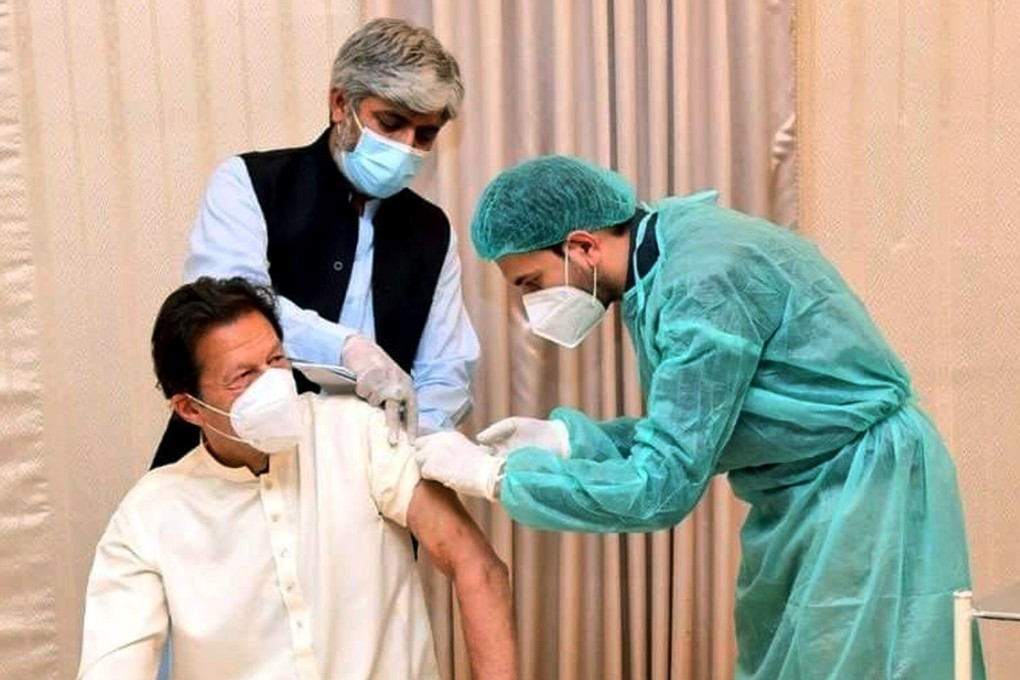 Pakistani PM Imran Khan receives a dose of Covid-19 vaccine in Islamabad on March 18, 2021. Photo: Xinhua