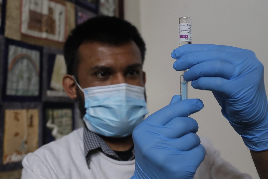 A pharmacist in England prepares a syringe of the AstraZeneca vaccine. Photo: AP